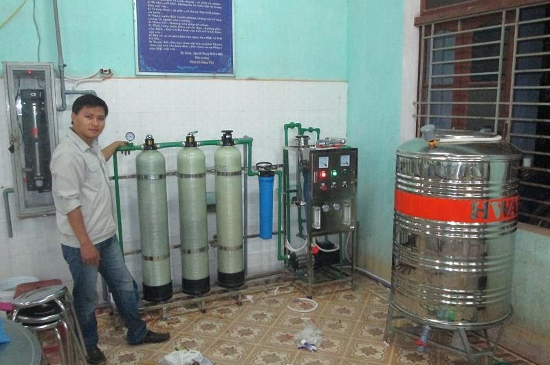 hệ thống máy lọc nước tại trường Phổ thông dân tộc nội trú Tây Giang