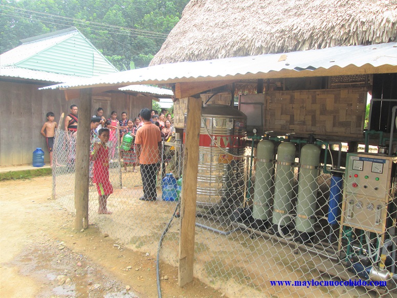 tại hệ thống lọc nước 125lit/h được lắp đặt tại nhà văn hóa thôn ARec 2 xã A Vương - Quảng Nam