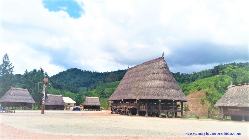 Nhà Gươi biểu tượng của đồng bào dân tộc Cơ Tu huyện Tây Giang Quảng Nam