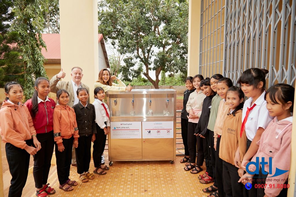 Tổng kho máy lọc nước trường học Hhenie trao tặng