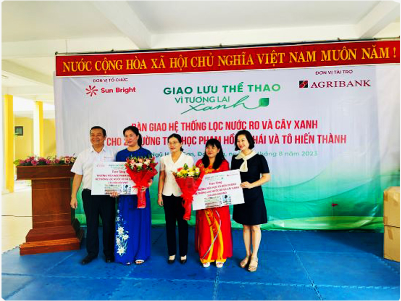 Lễ bàn giao hệ thống lọc nước uống và cây xanh cho trường Tiểu Học Phạm Hồng Thái và Tiểu Học Tô Hiến Thành tại Đà Nẵng Lễ bàn giao hệ thống lọc nước uống và cây xanh cho trường Tiểu Học Phạm Hồng Thái và Tiểu Học Tô Hiến Thành tại Đà Nẵng