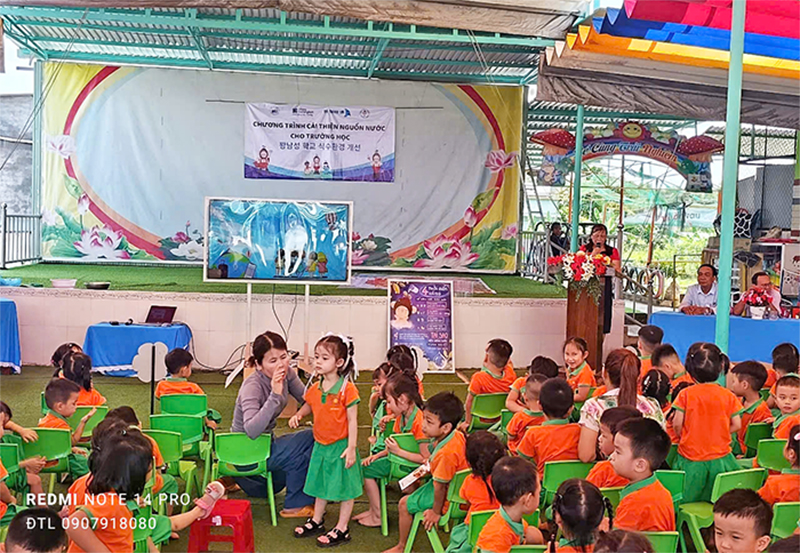 Lễ bàn giao 5 hệ thống lọc nước uống cho các trường học tại Quế Sơn, Quảng Nam Lễ bàn giao 5 hệ thống lọc nước uống cho các trường học tại Quế Sơn, Quảng Nam