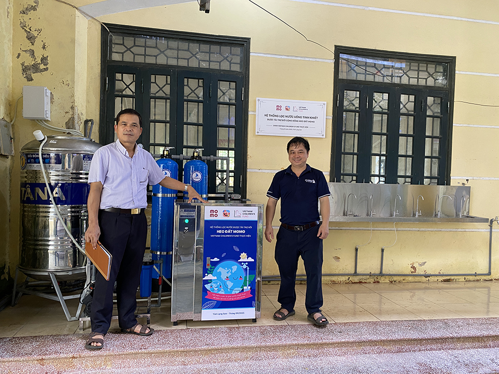 Bàn giao đưa vào sử dụng hệ thống lọc nước tại trường PTDTNT THCS- THPT Văn Quan, Lạng Sơn Bàn giao đưa vào sử dụng hệ thống lọc nước tại trường PTDTNT THCS- THPT Văn Quan, Lạng Sơn
