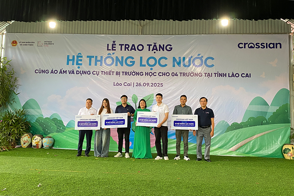 Lễ trao tặng hệ thống máy lọc nước uống cho 4 trường học tại Lào Cai Lễ trao tặng hệ thống máy lọc nước uống cho 4 trường học tại Lào Cai